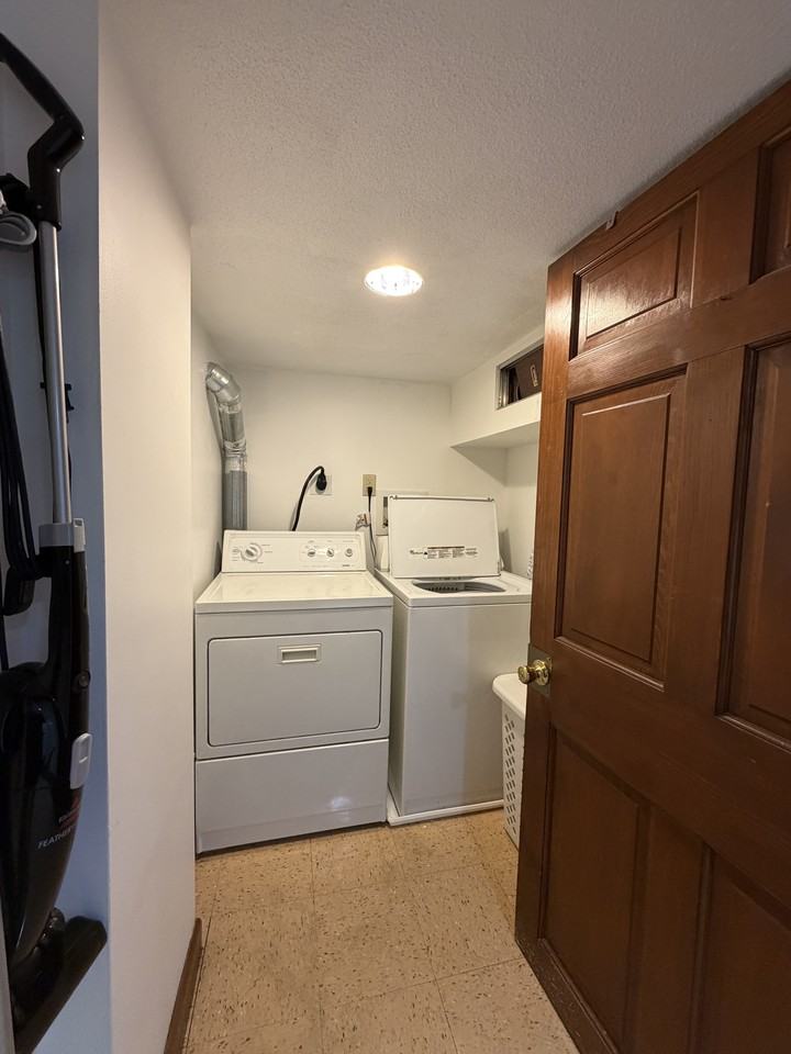 223 Hurley St #B - Photo 7 of 8