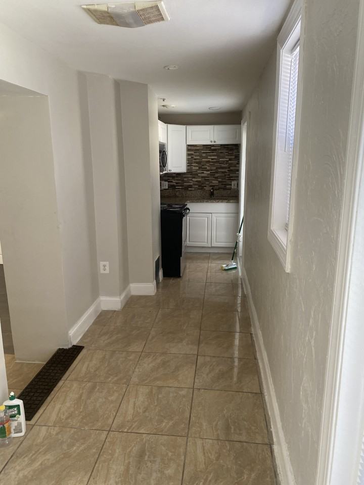 32 Hinckley St #1R - Photo 3 of 10