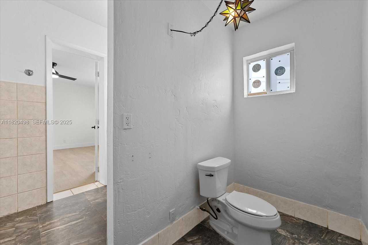 1633- Dewey Street ##1 - Photo 5 of 27