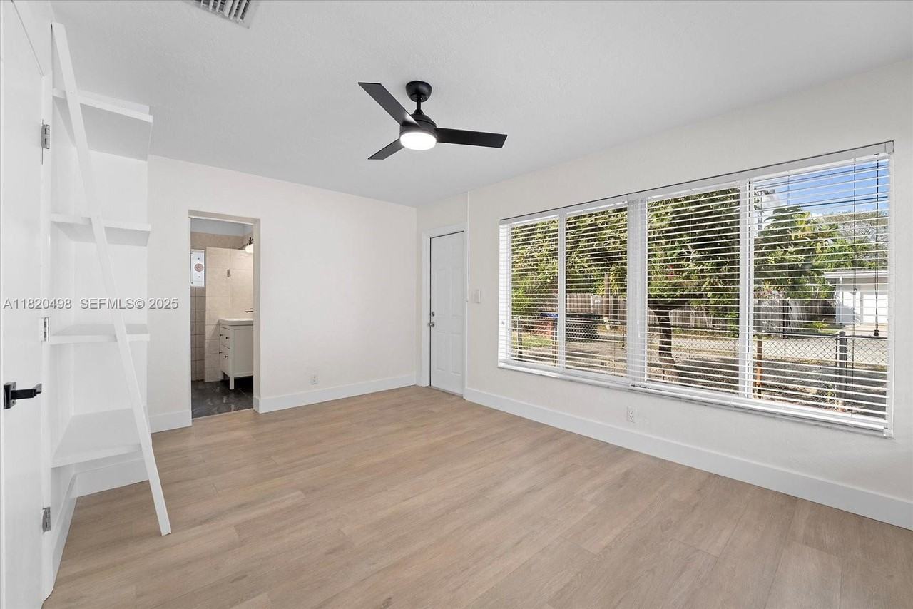 1633- Dewey Street ##1 - Photo 6 of 27