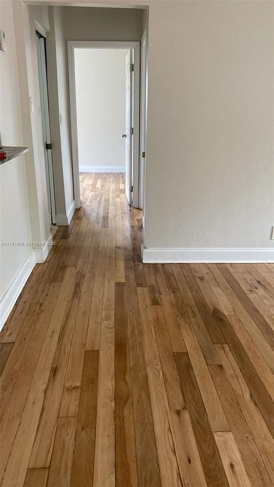 713 Southwest 10th Street - Photo 2 of 29