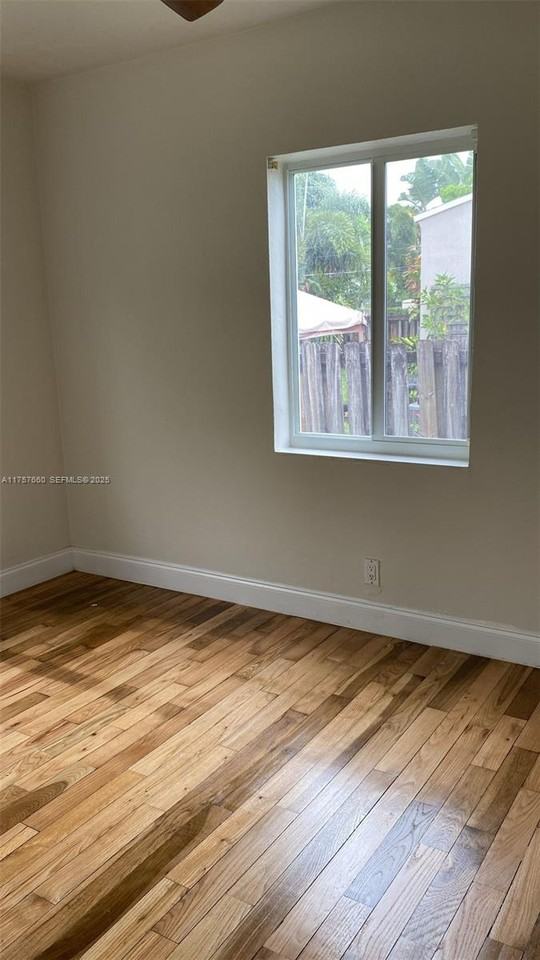 713 Southwest 10th Street - Photo 6 of 29