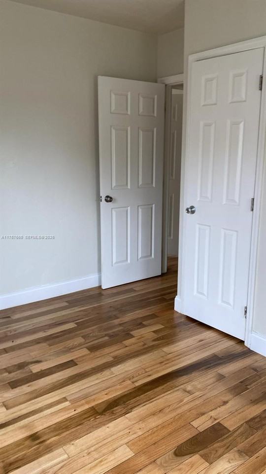 713 Southwest 10th Street - Photo 7 of 29