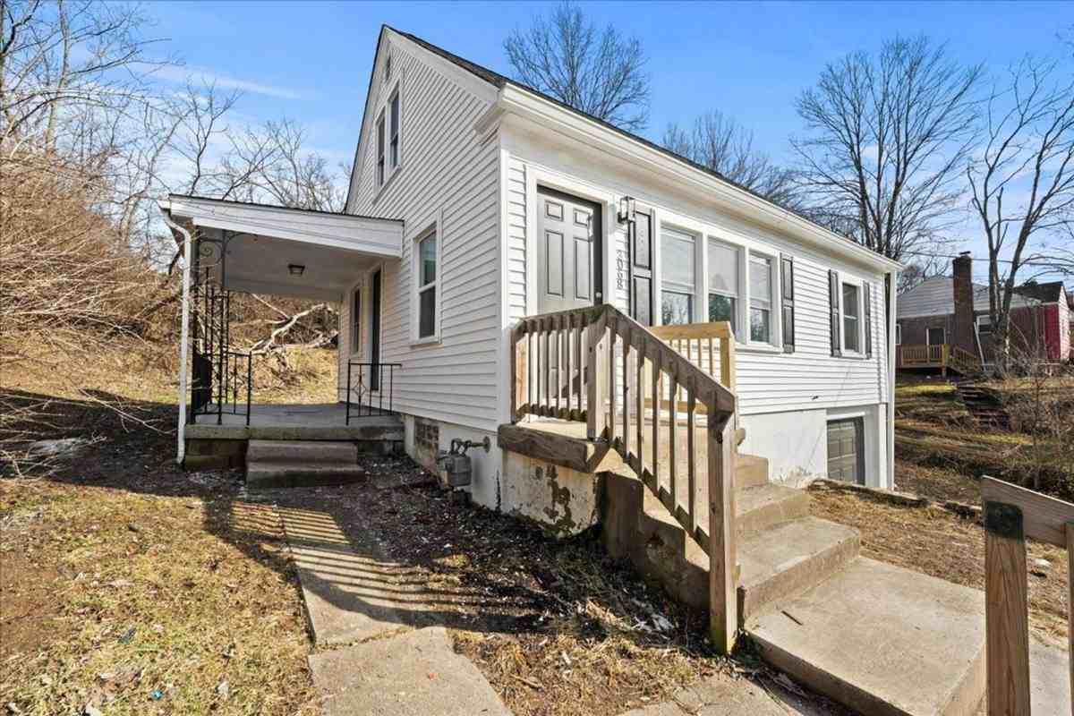 3068 Worthington Ave - Photo 2 of 10