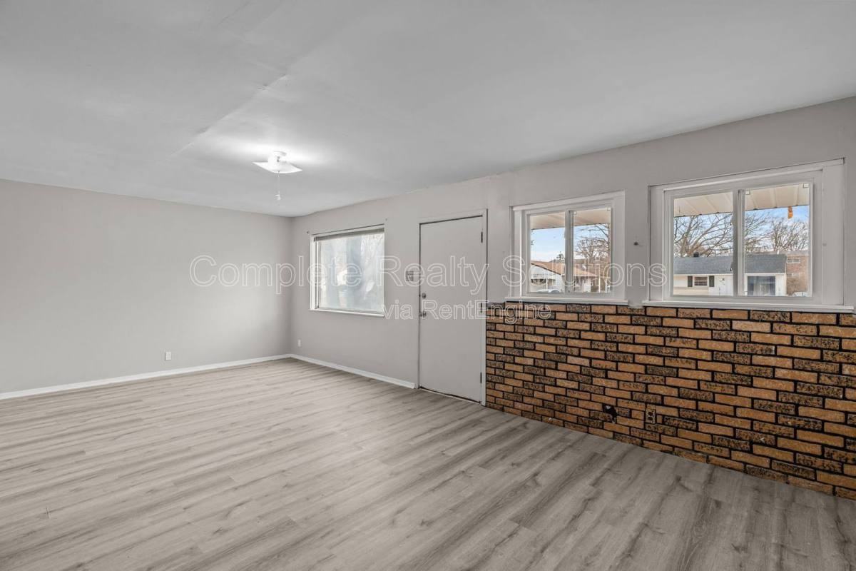 10769 Spring Garden Dr - Photo 2 of 10