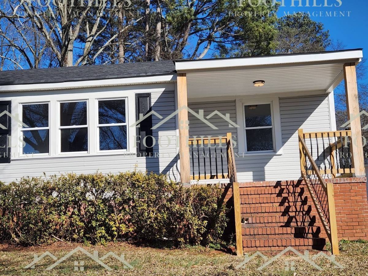 1046 Jackson St - Photo 2 of 9