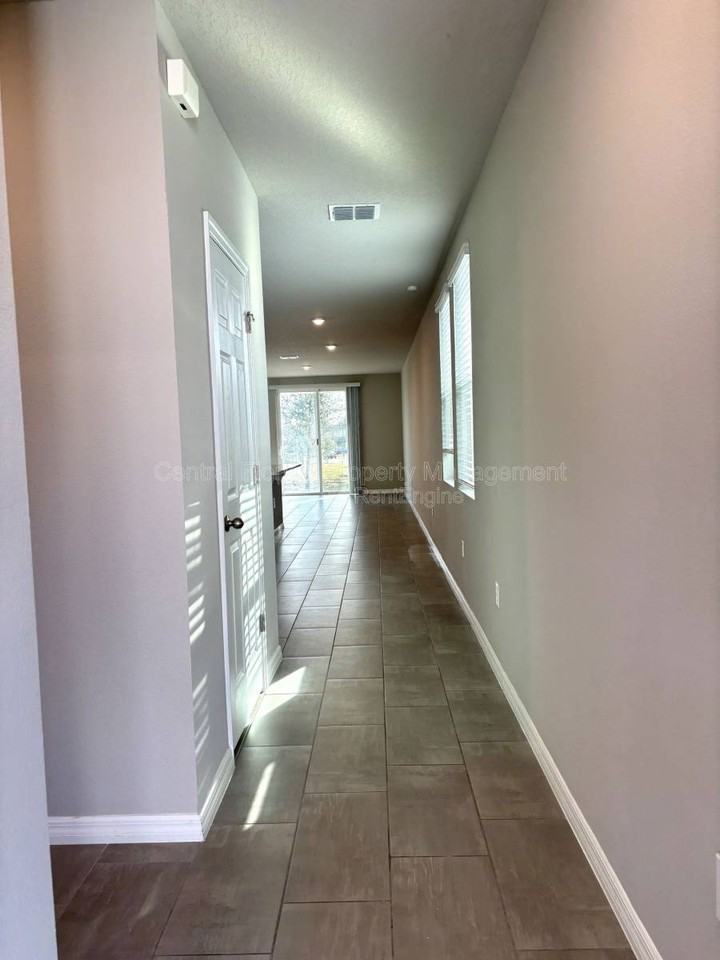 828 Rivers Crossing St - Photo 2 of 10