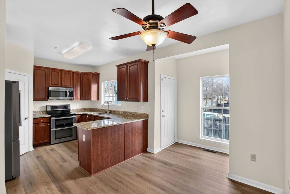 5301 Seahorse Pl - Photo 3 of 10