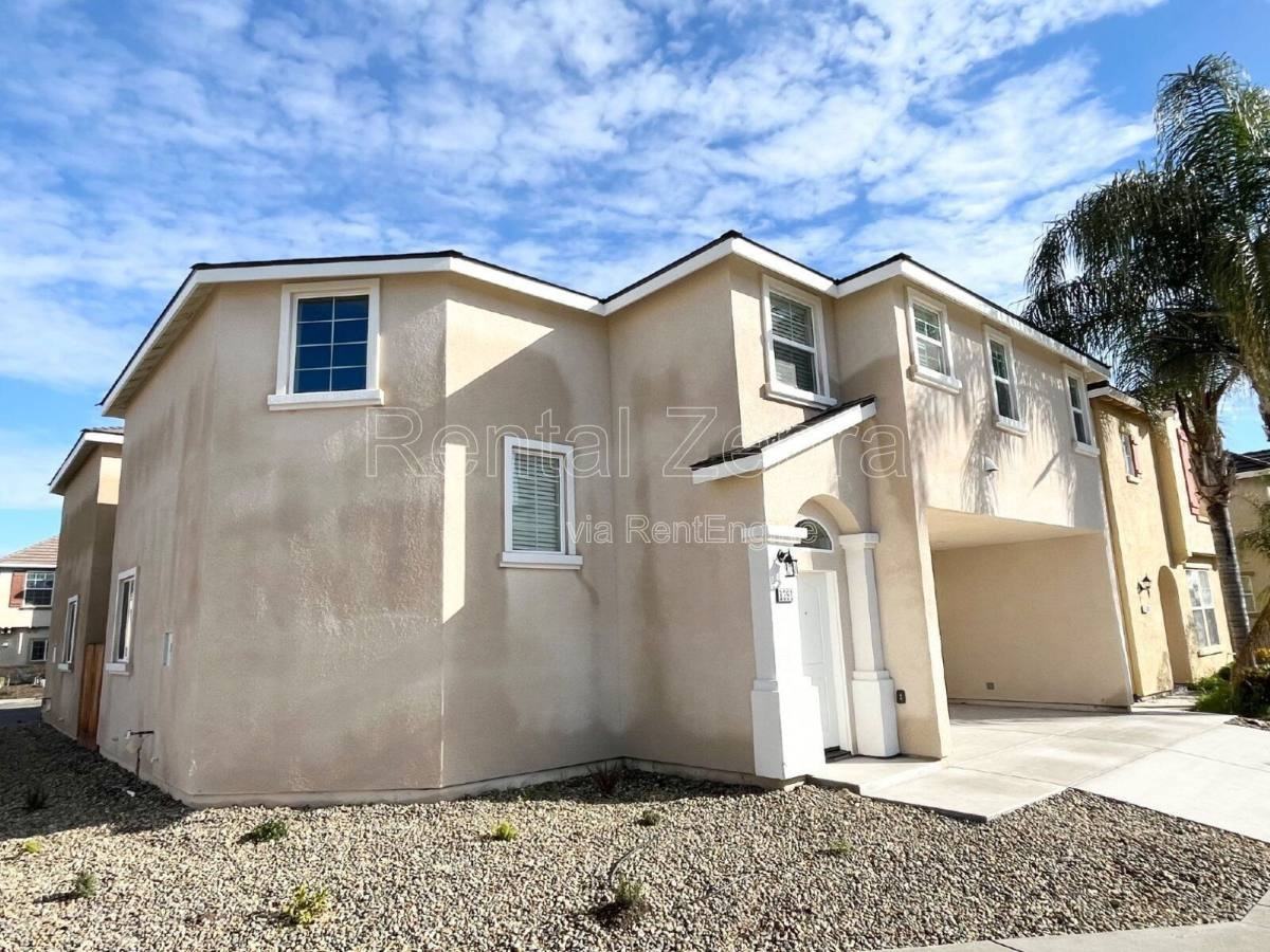 1391 Carlsbad Dr - Photo 2 of 10