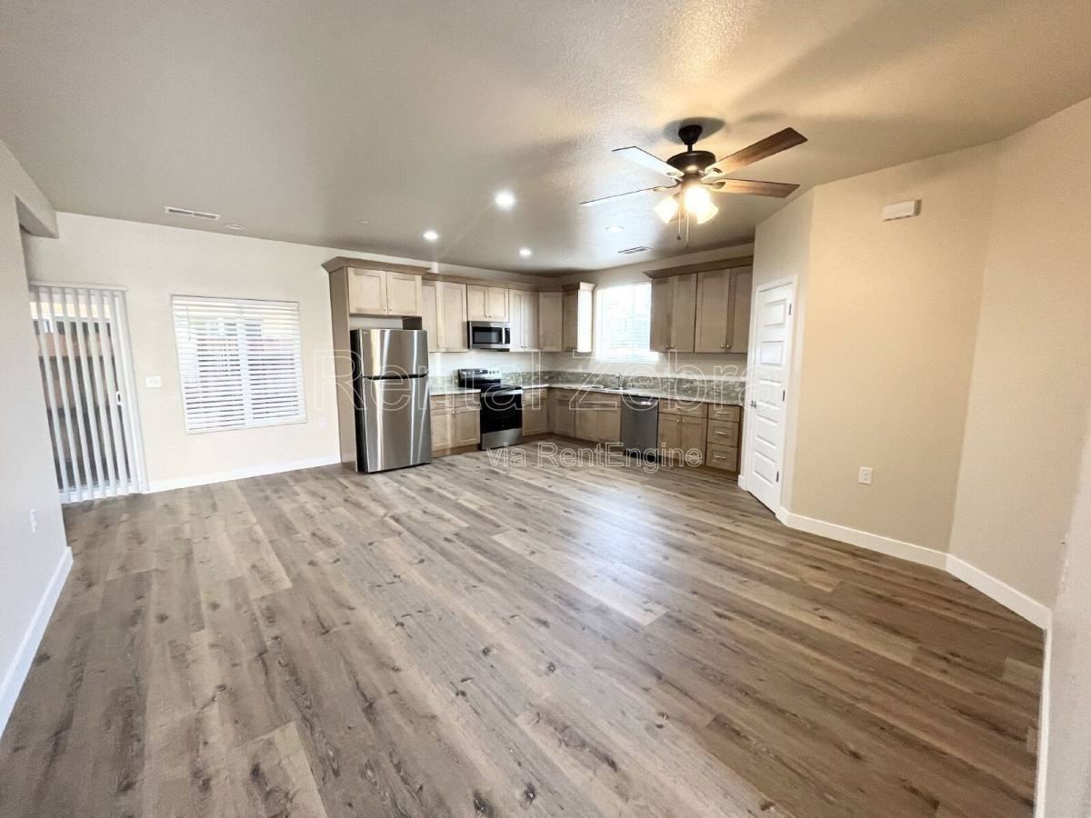 1391 Carlsbad Dr - Photo 3 of 10
