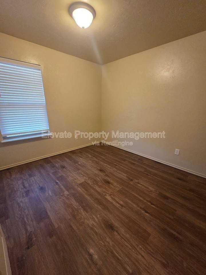 913 W Prairie Wind Way - Photo 3 of 10