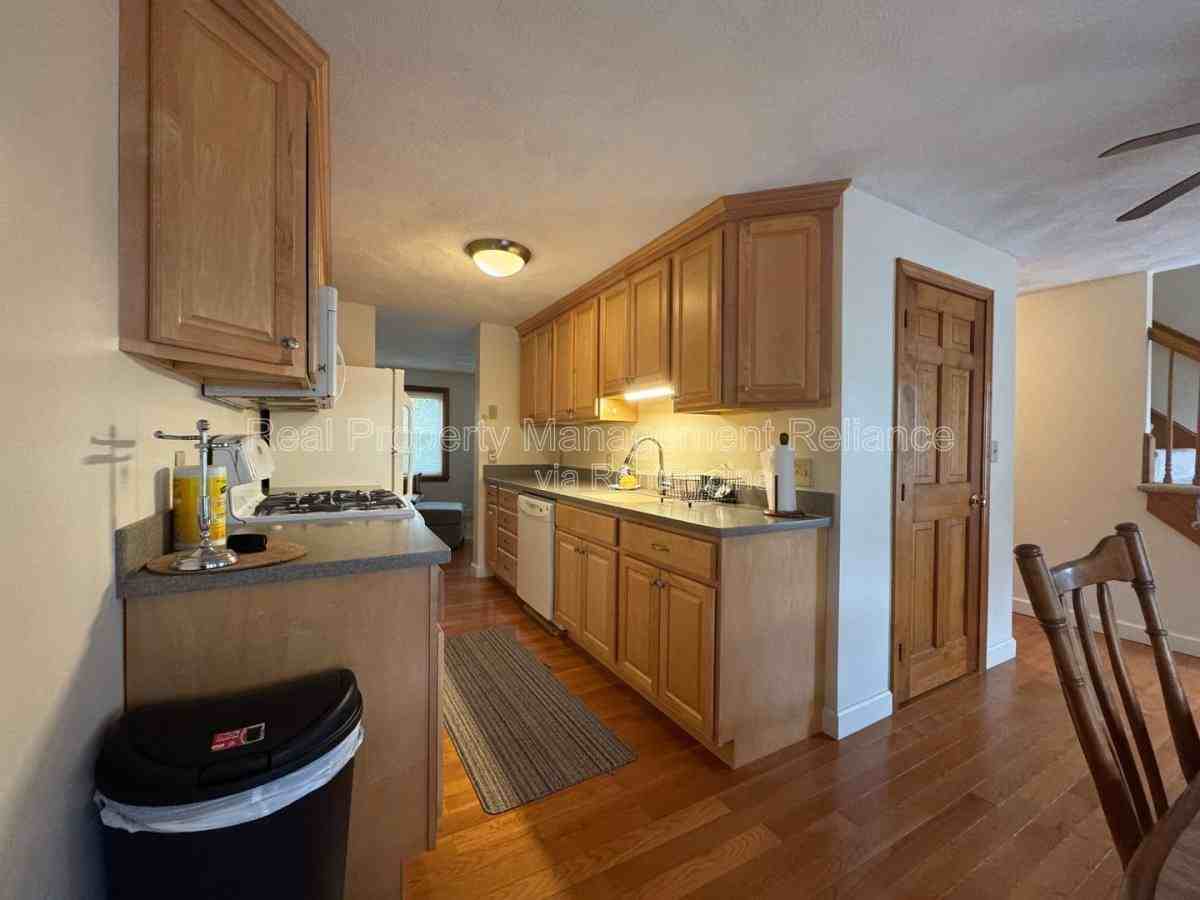 38 Kimball Ave #14 - Photo 3 of 10