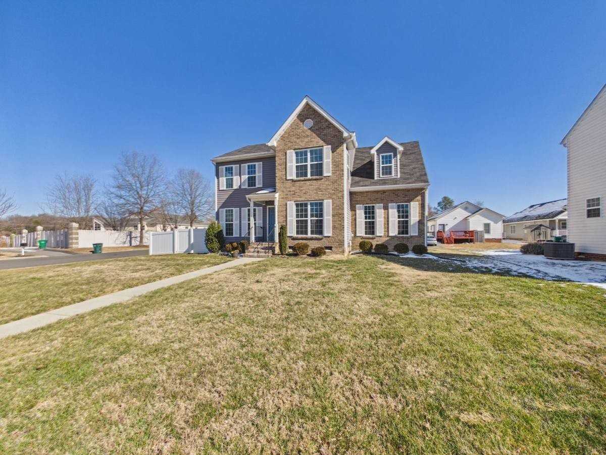 3121 Divine Dr - Photo 2 of 10