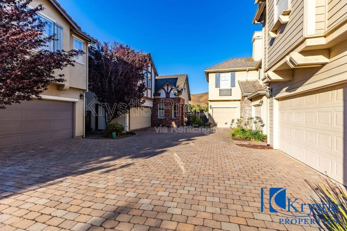 6335 Newhaven Ln - Photo 2 of 10