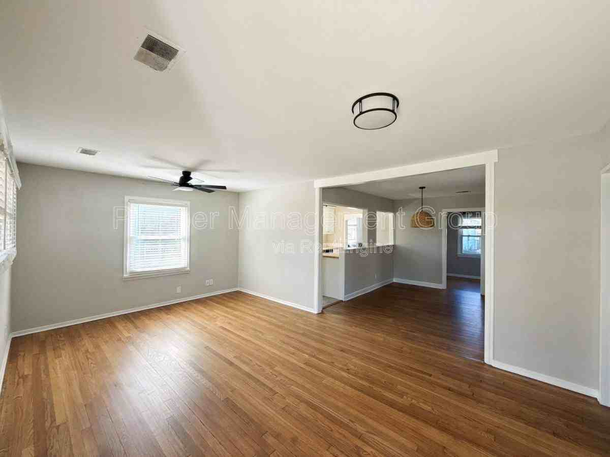 1214 Hawthorne Cir - Photo 2 of 10