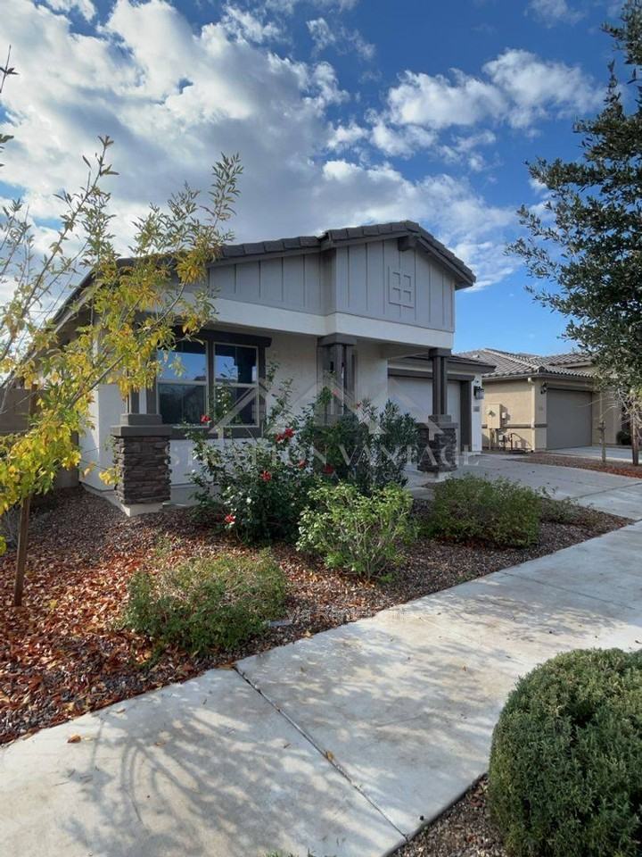 23027 E Rosa Rd - Photo 2 of 10