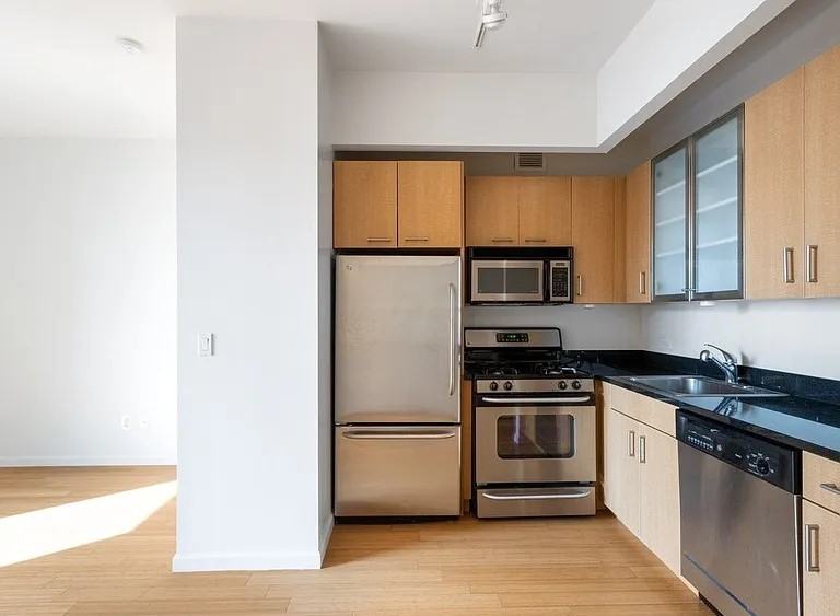 90 West St #2B - Photo 7 of 9