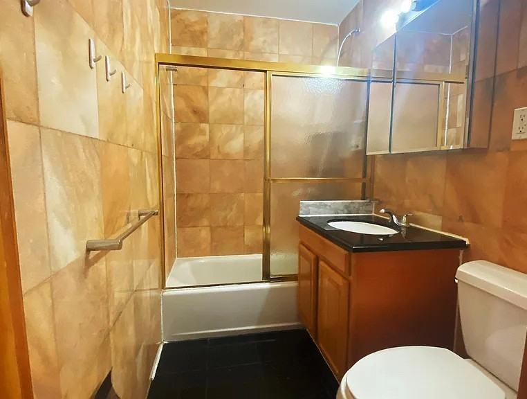 11231 38th Ave #2A - Photo 3 of 7