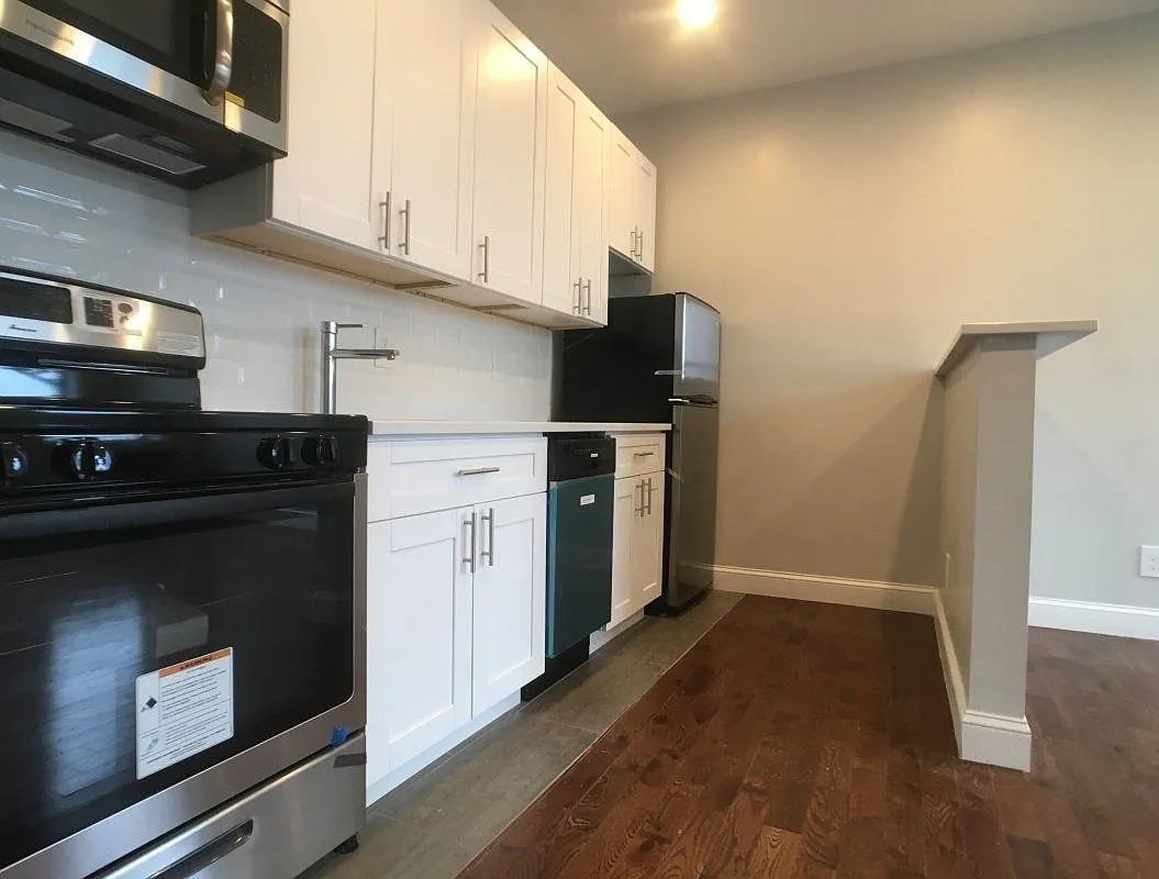 117 Post Ave #3F - Photo 5 of 9