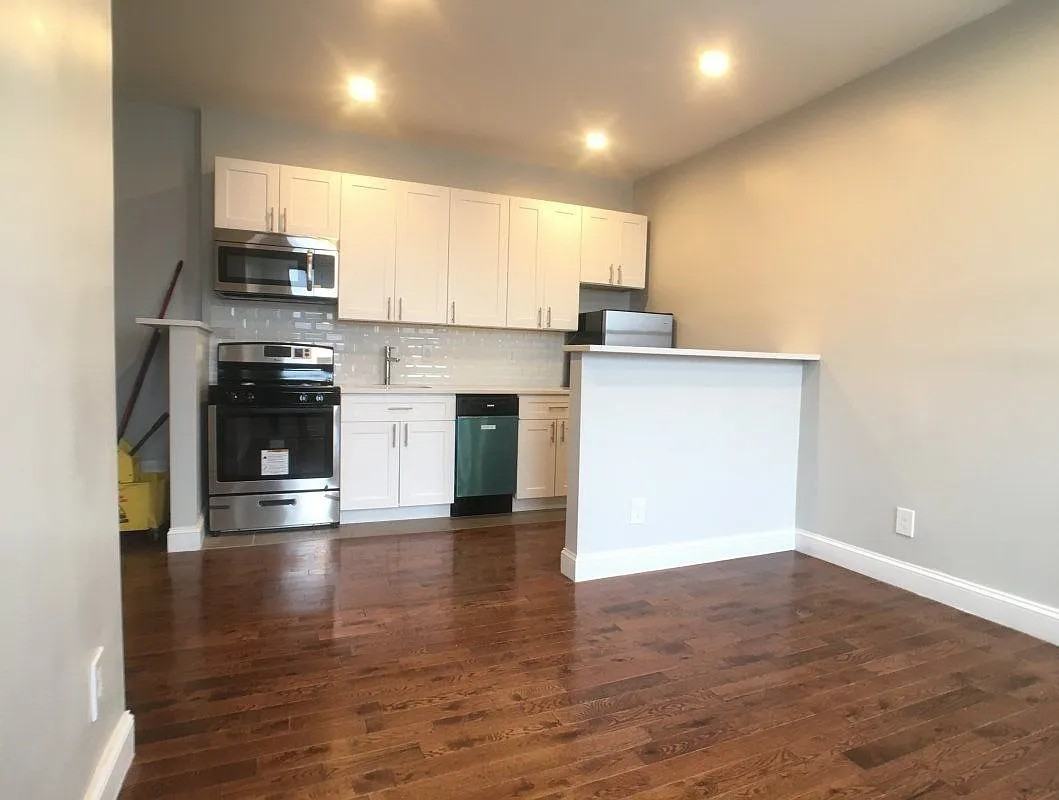 117 Post Ave #3F - Photo 7 of 9