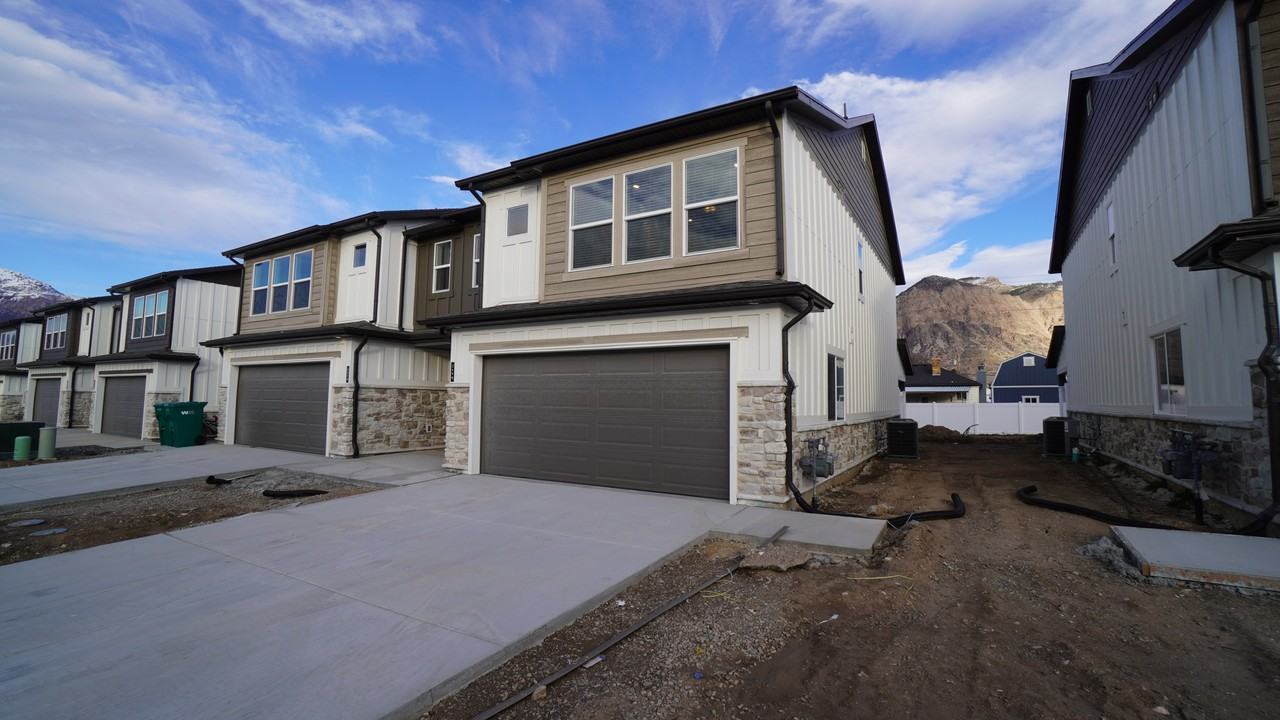 346 N Liberty Cove Dr - Photo 2 of 32