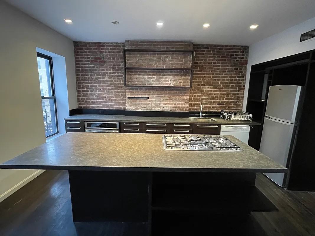 186 Hester St #BBBB - Photo 2 of 3