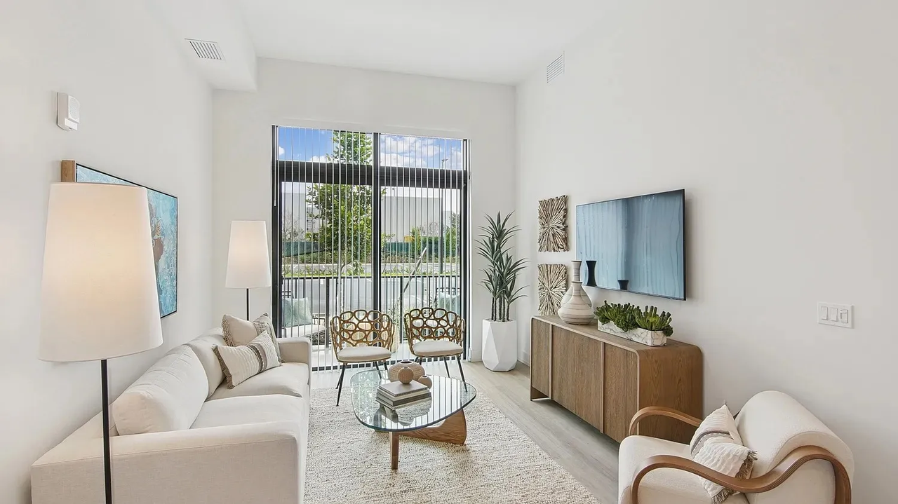 15705 Sw 127th Ave - Photo 4 of 13