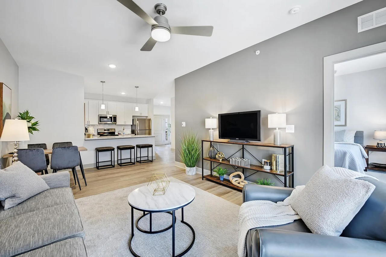 6026 Broadway St - Photo 6 of 14