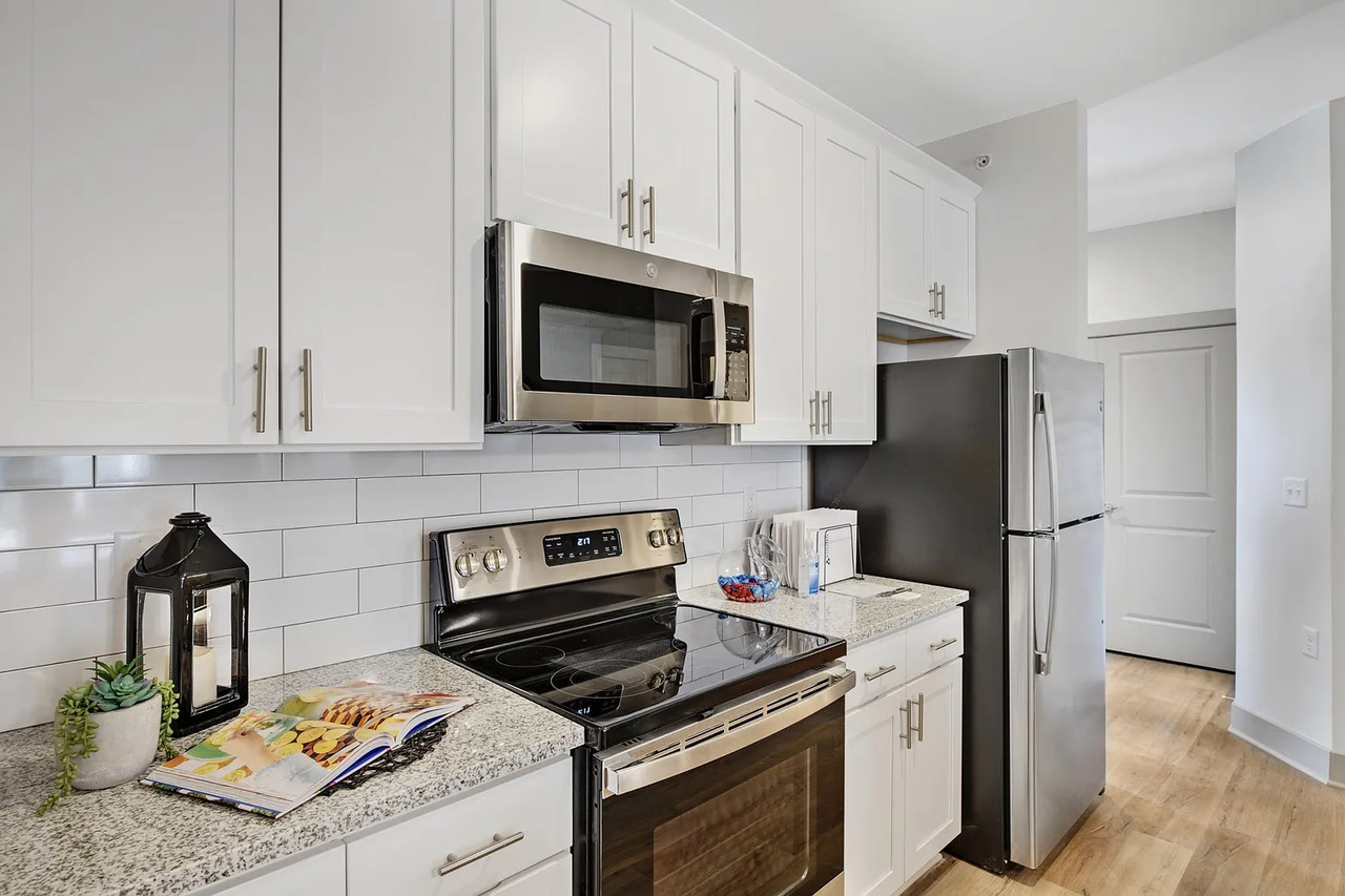 6026 Broadway St - Photo 7 of 14