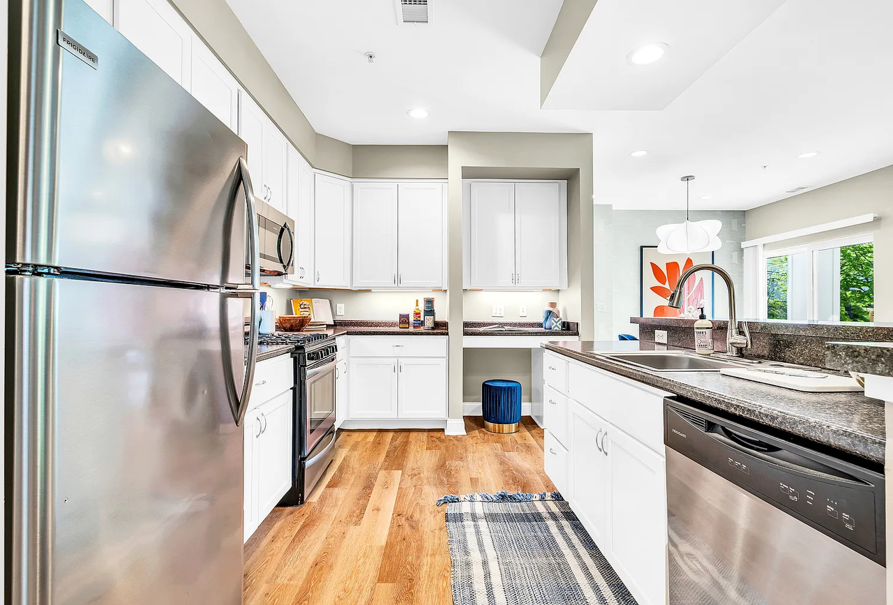 4 Liberty Ln - Photo 7 of 13