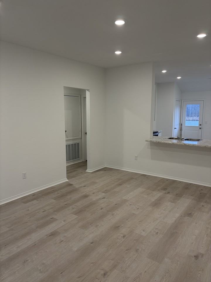 43 Remington Ln - Photo 2 of 16