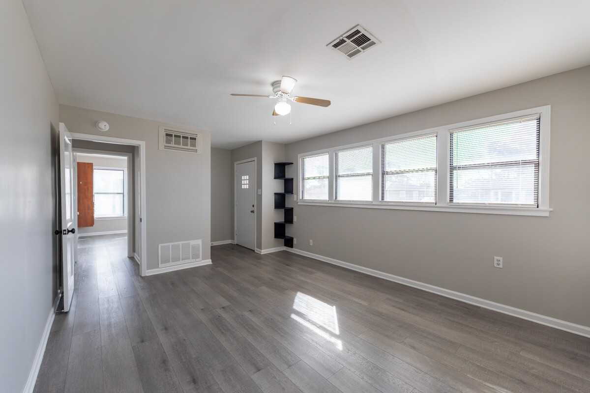 1435 Tennessee St - Photo 2 of 9