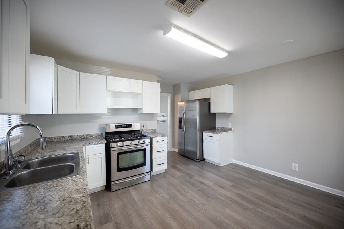 1435 Tennessee St - Photo 4 of 9