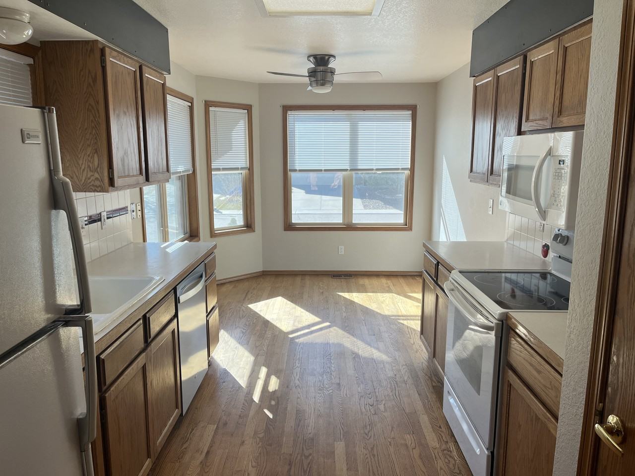 736 Wade Rd - Photo 4 of 28