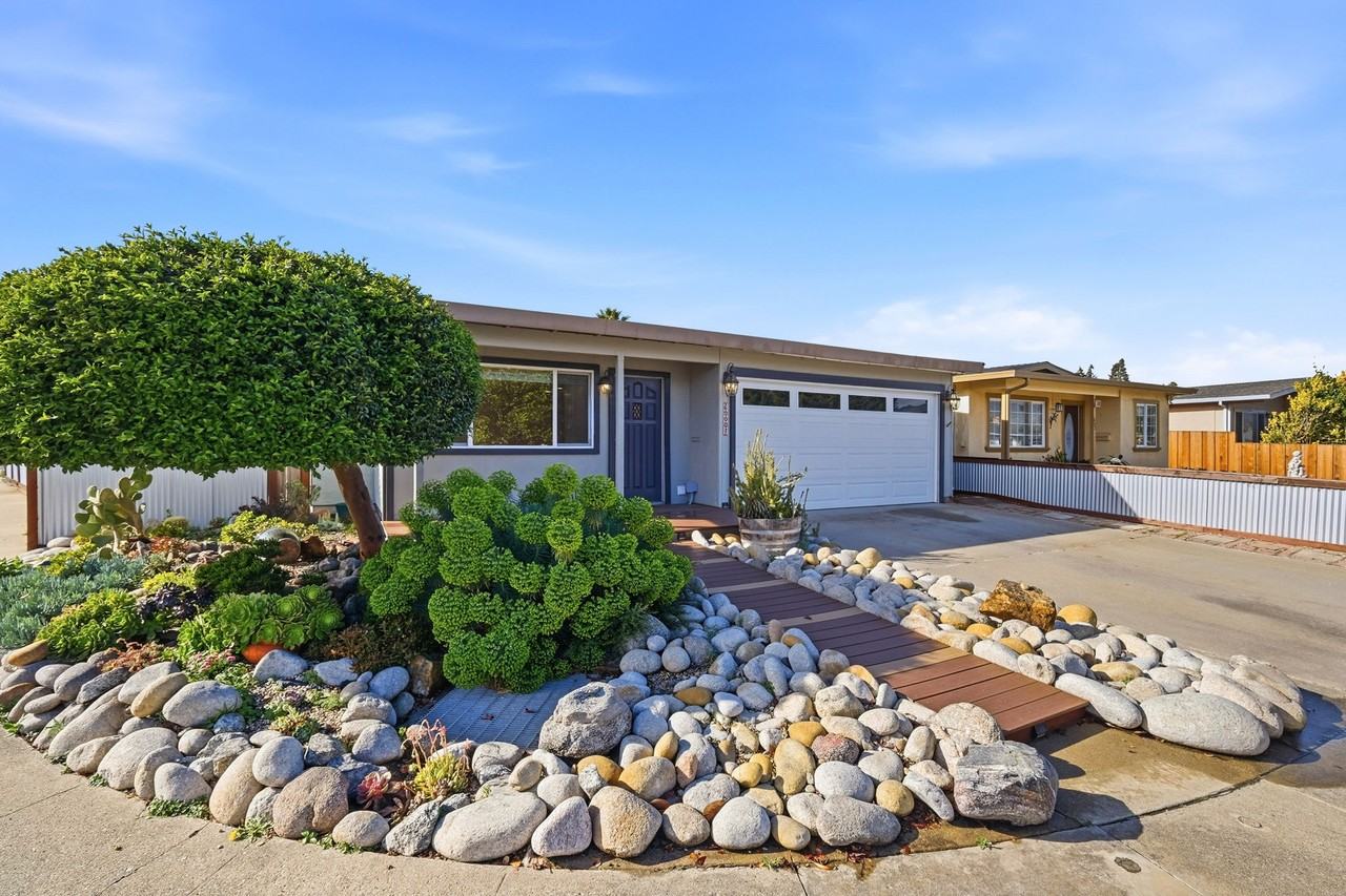 601 Cedar Dr - Photo 2 of 39