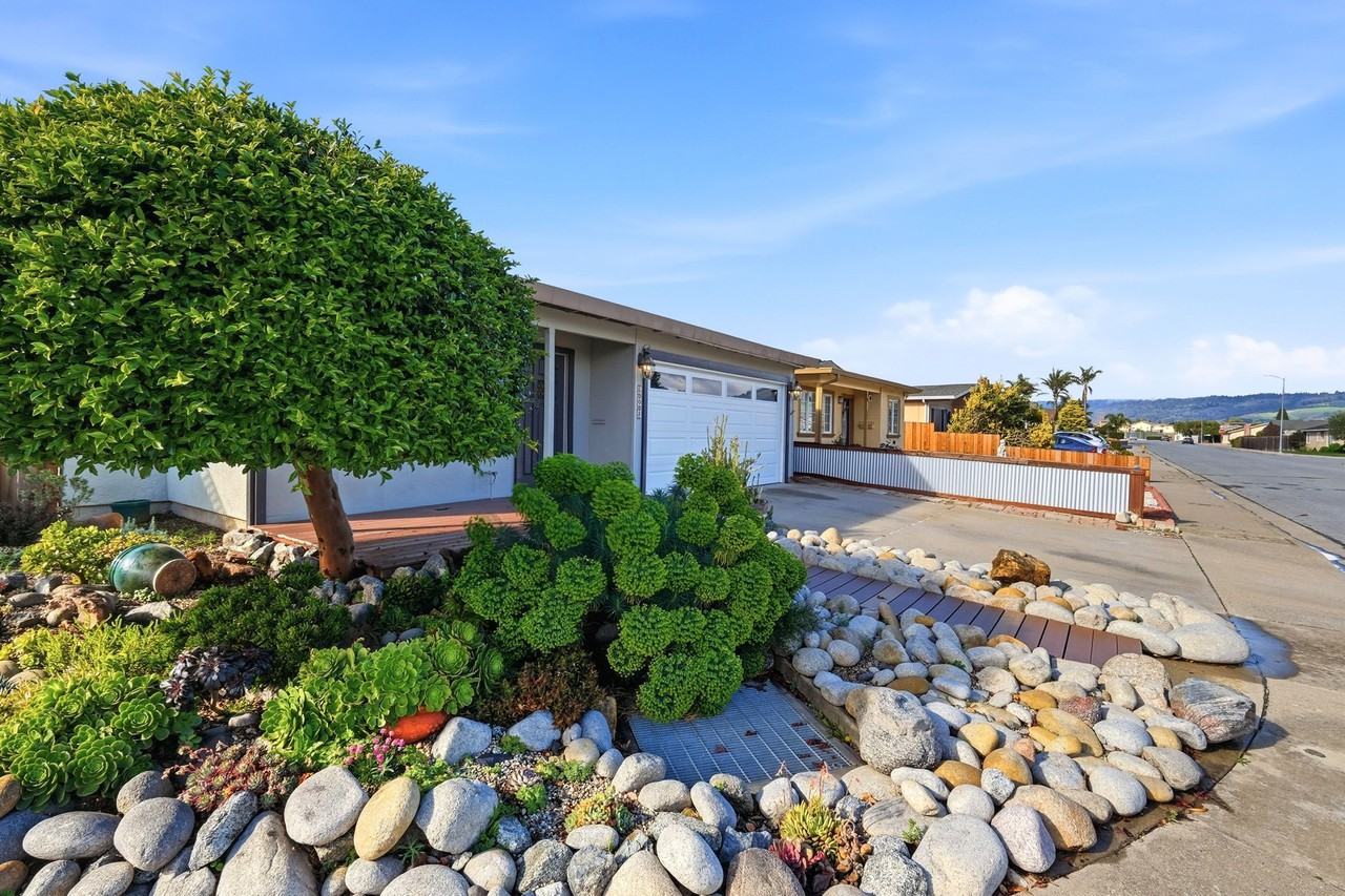 601 Cedar Dr - Photo 3 of 39