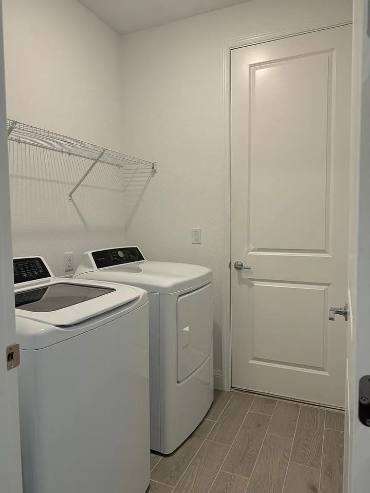 298 Seaforth Dr #NA - Photo 3 of 9