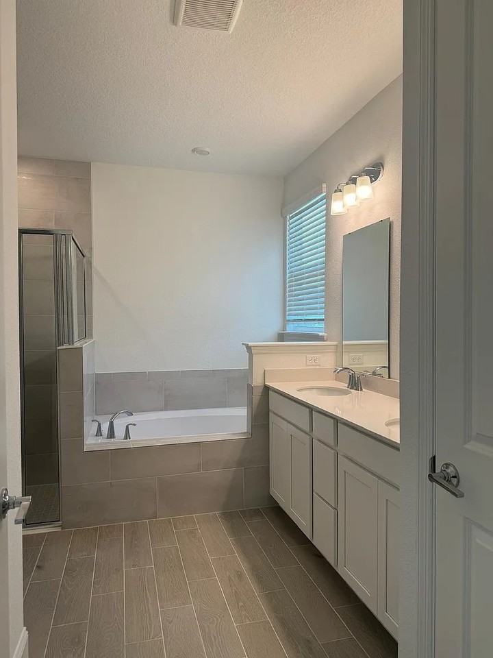 298 Seaforth Dr #NA - Photo 5 of 9