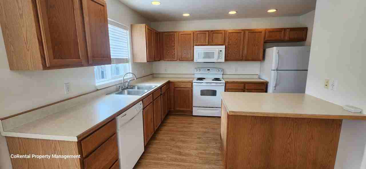 1998 Greatview Dr - Photo 2 of 25