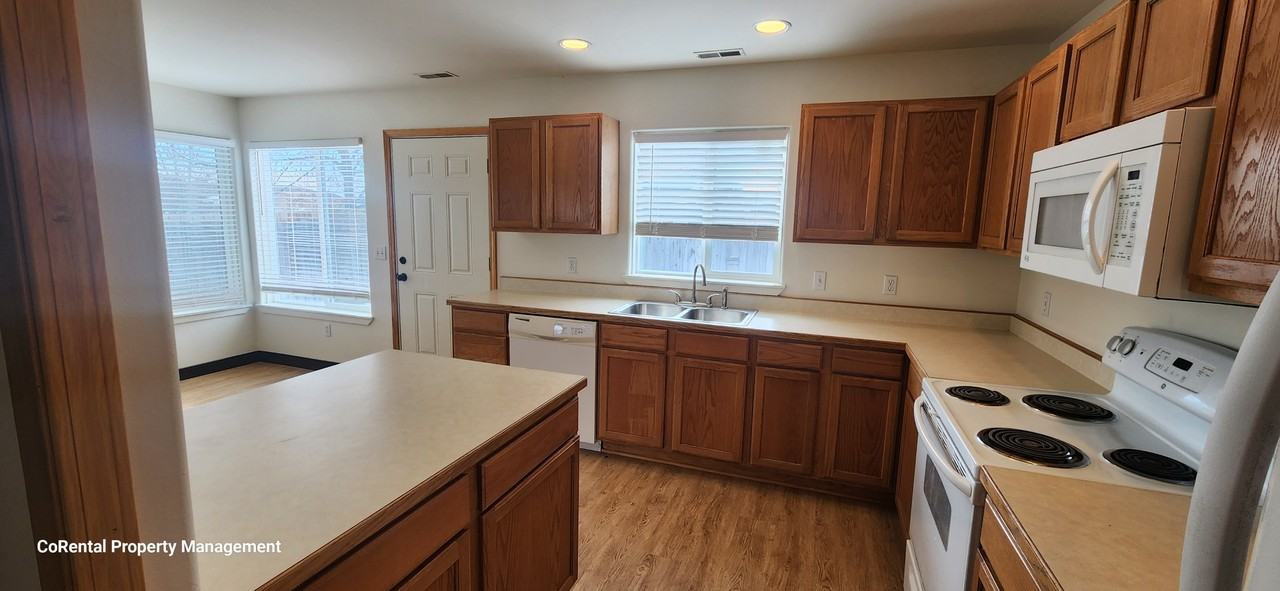 1998 Greatview Dr - Photo 3 of 25