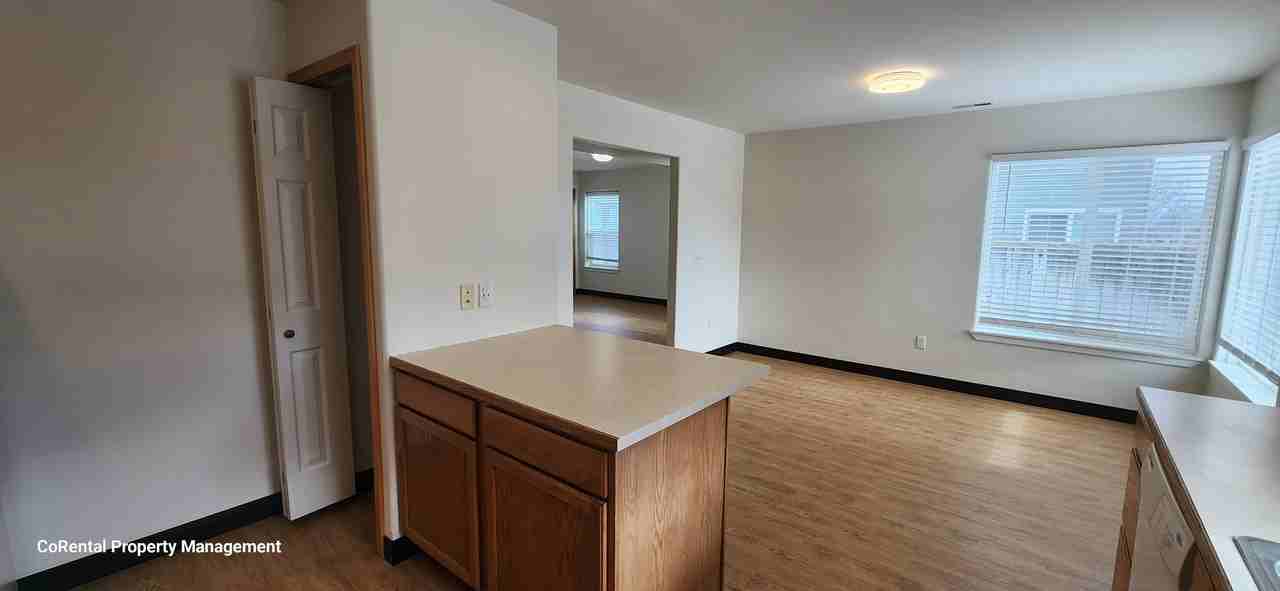 1998 Greatview Dr - Photo 4 of 25