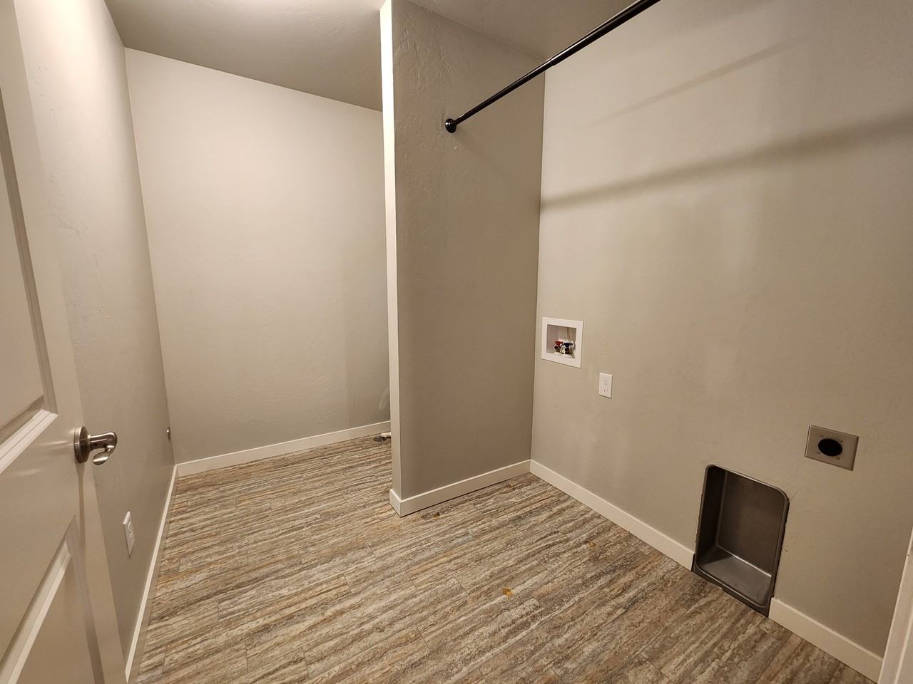 810 Foxglove Dr - Photo 4 of 16