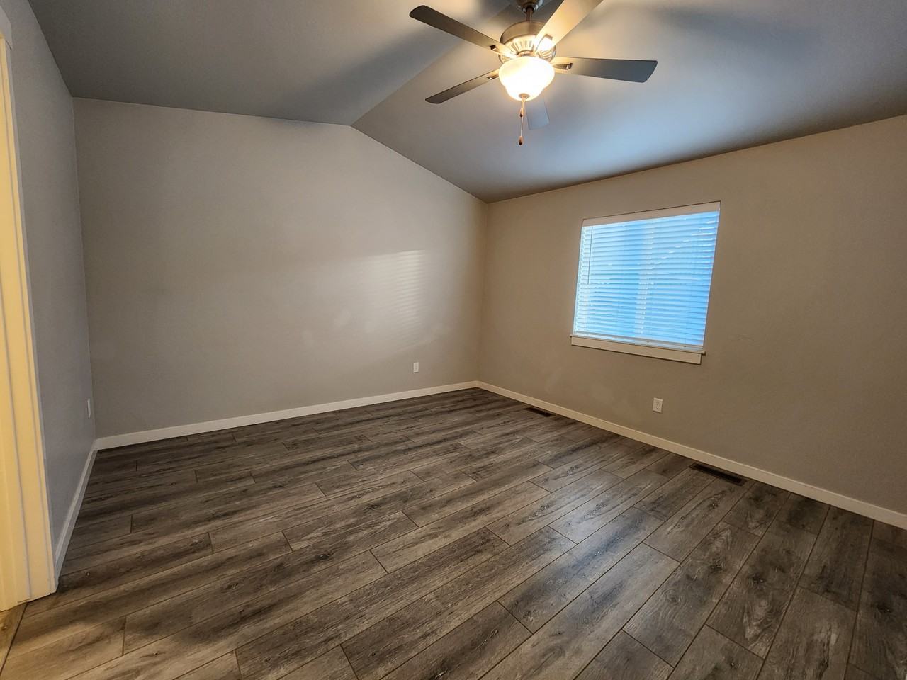 810 Foxglove Dr - Photo 5 of 16