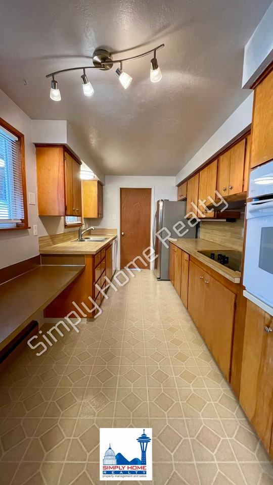 2309 Sycamore St Se - Photo 4 of 32