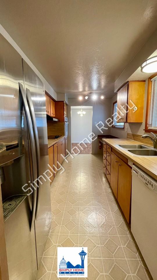 2309 Sycamore St Se - Photo 5 of 32