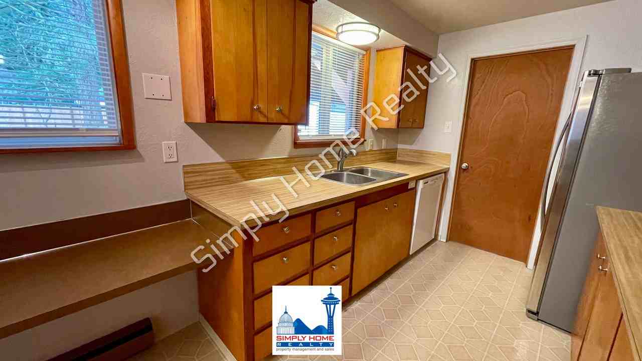 2309 Sycamore St Se - Photo 7 of 32