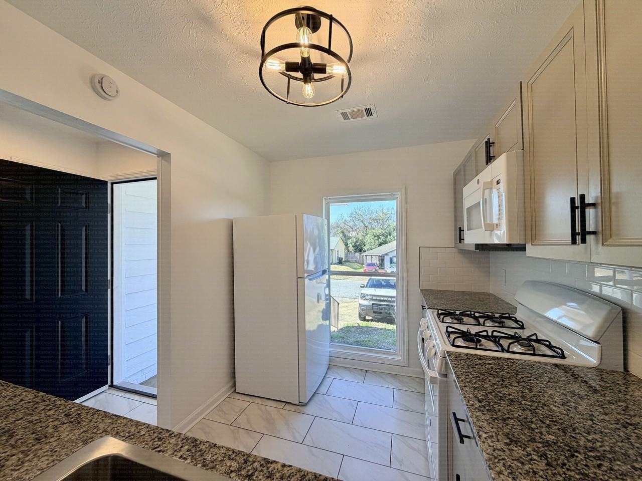 875 Arlington Dr - Photo 2 of 20