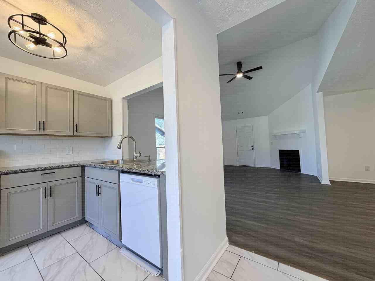 875 Arlington Dr - Photo 4 of 20