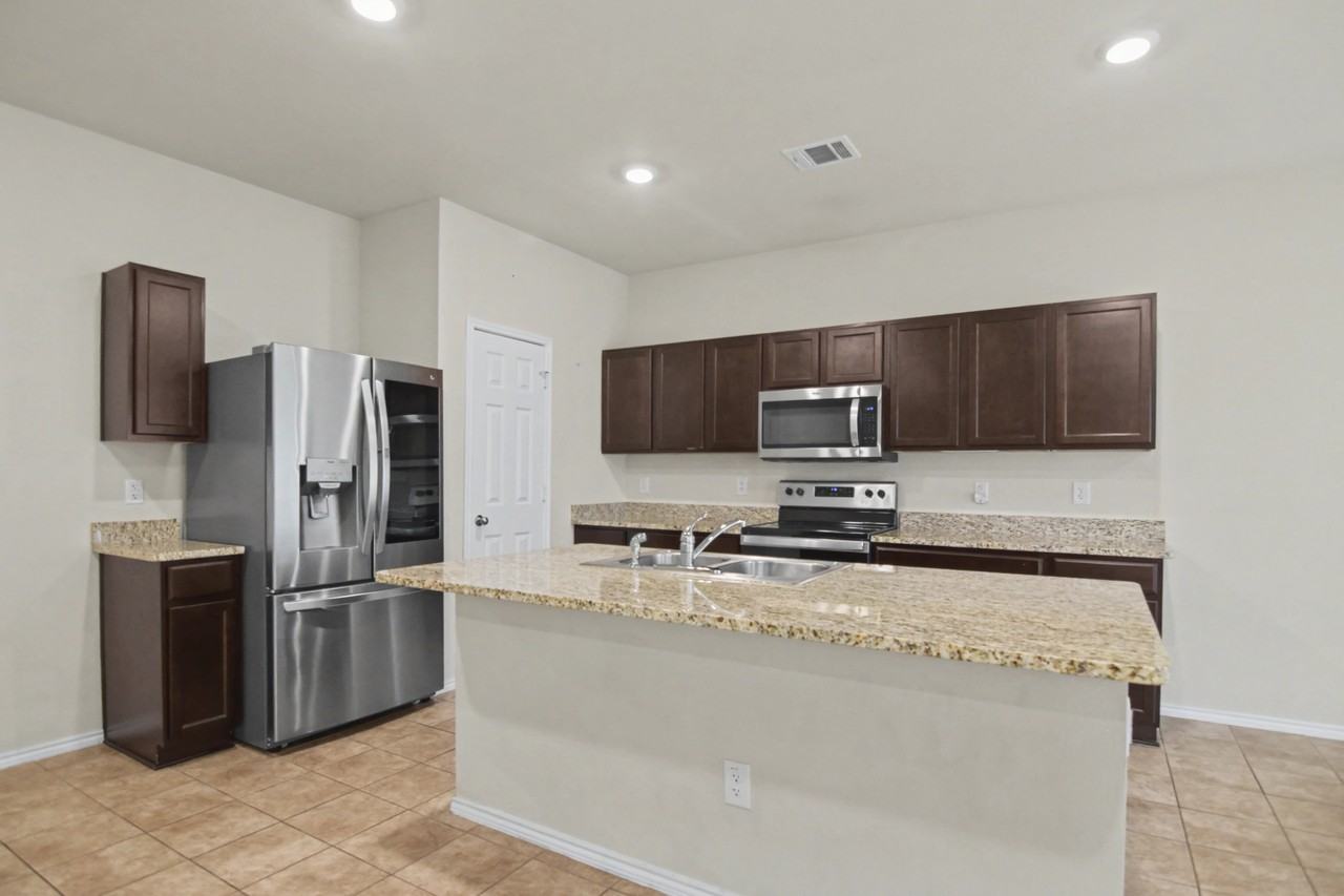 9610 Falme Ln - Photo 4 of 46