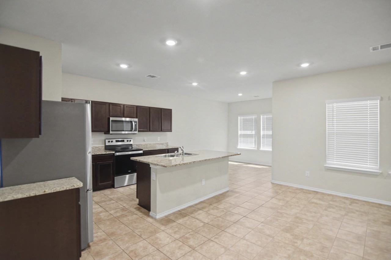 9610 Falme Ln - Photo 6 of 46